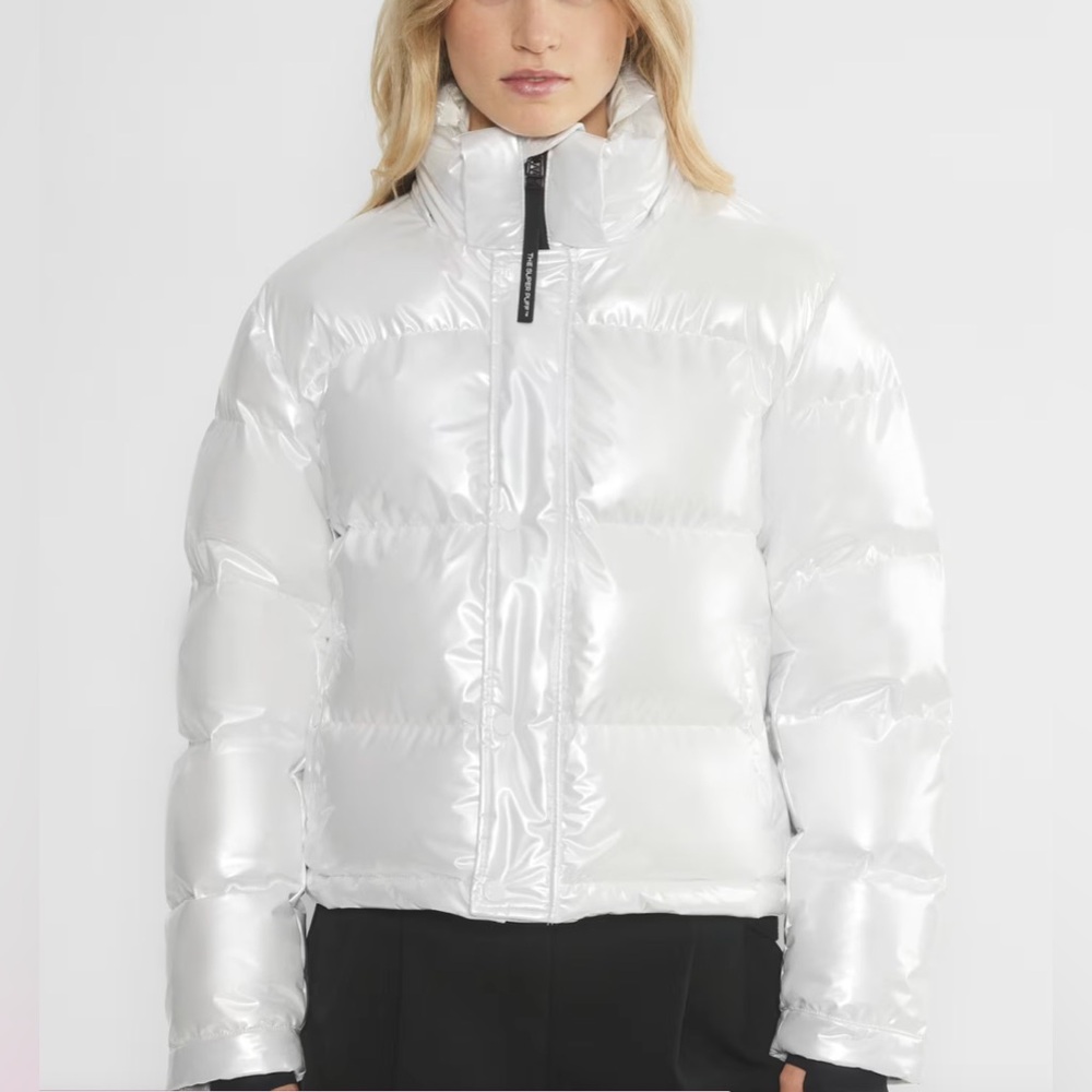 Aritzia- The Super Puff Shorty- Lacquer in White Pearl size Smalll